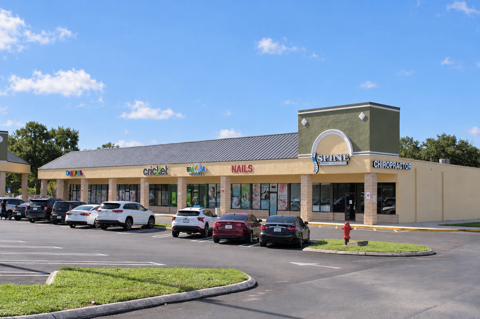 Dundee Ridge Plaza shopping center exterior