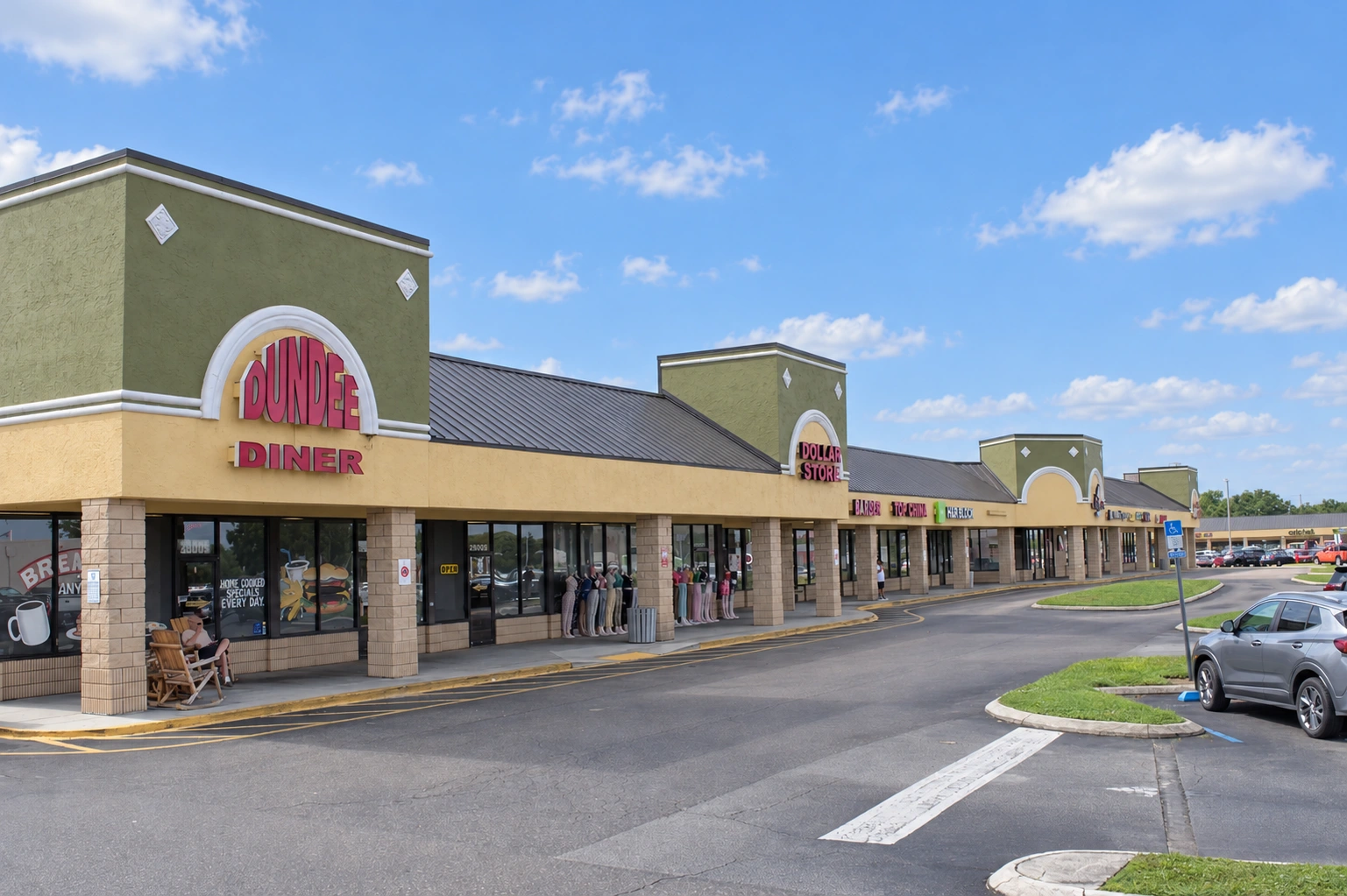 Dundee Ridge Plaza shopping center exterior