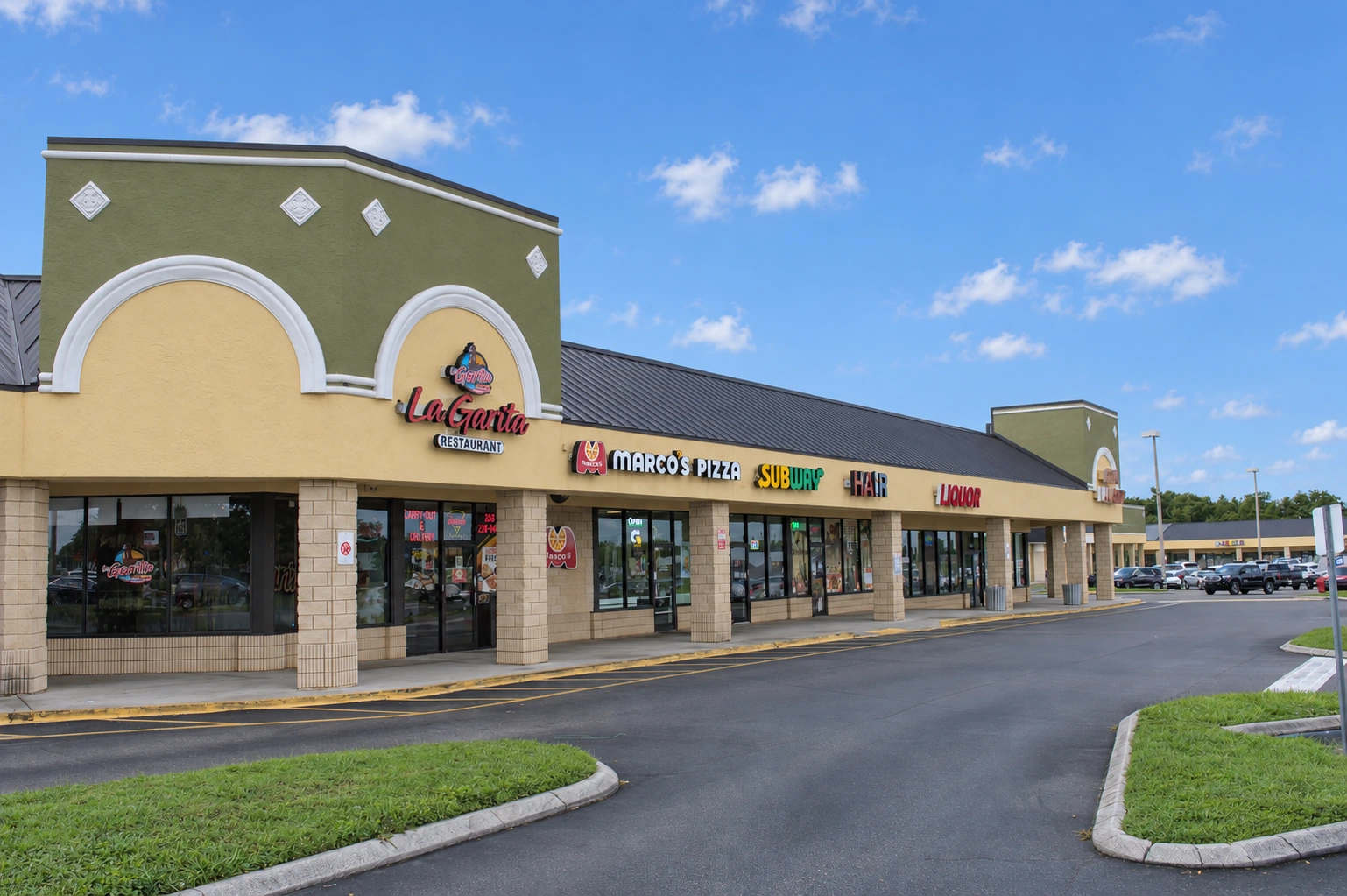 Dundee Ridge Plaza shopping center exterior